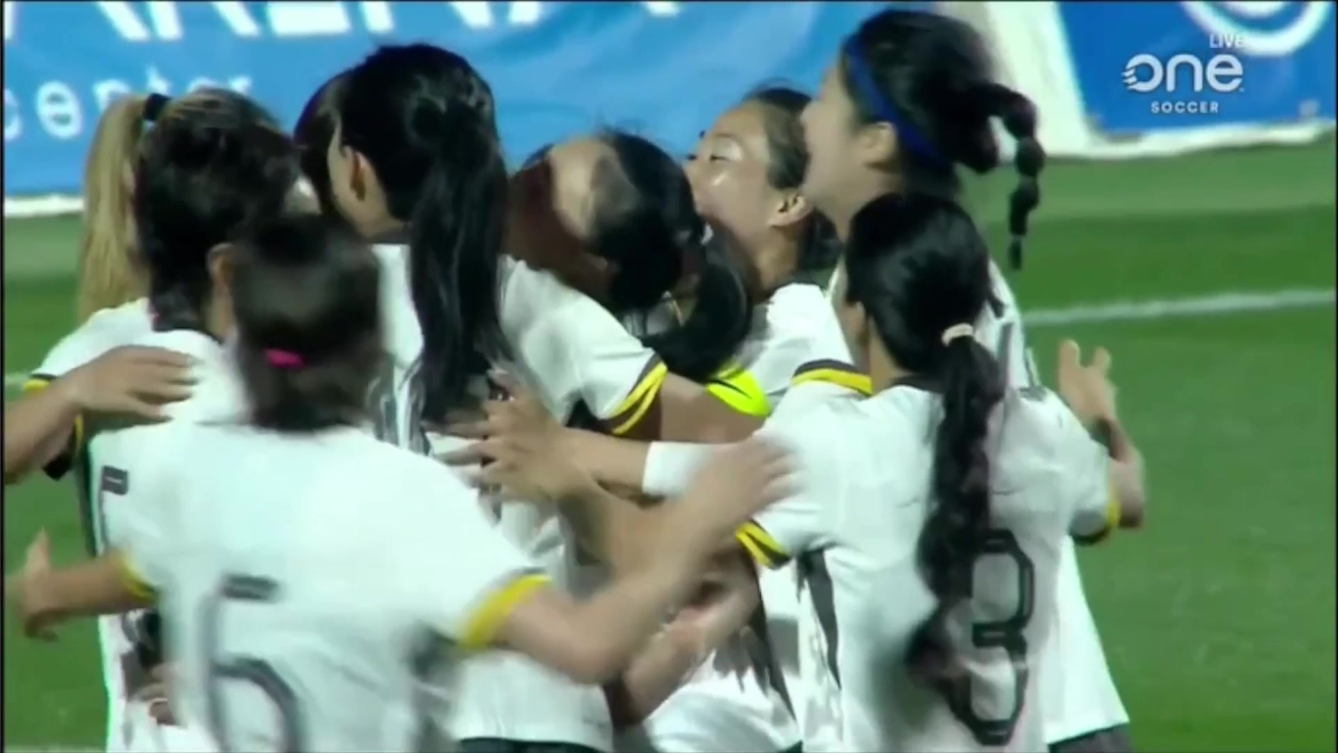 中國女足扳平比分！唐佳麗倒地回做金坤跟進打門得手！